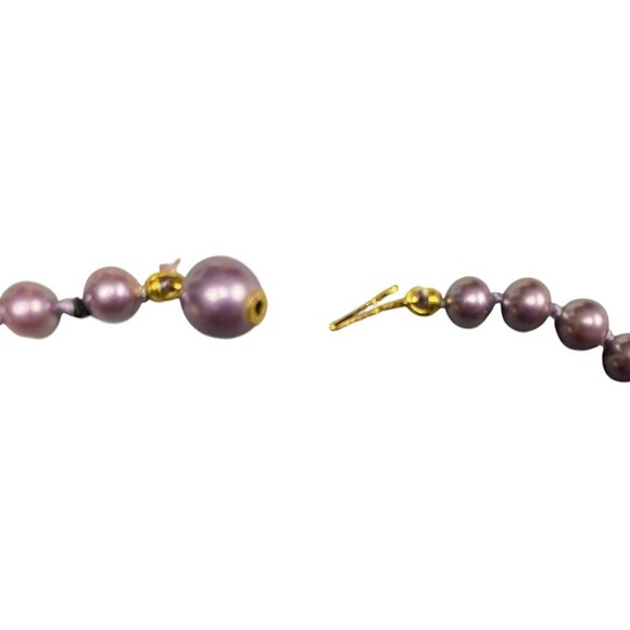 Vintage Elegant Long Strand Purple Lavender Faux Pearl Necklace - Picture 4 of 4